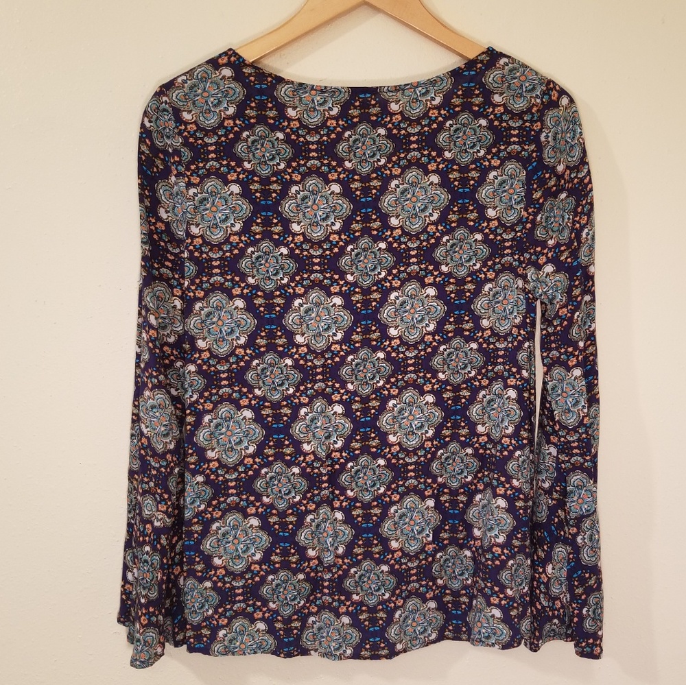 Entro Bell Cross Neck Sleeve Top - Picture 3 of 8